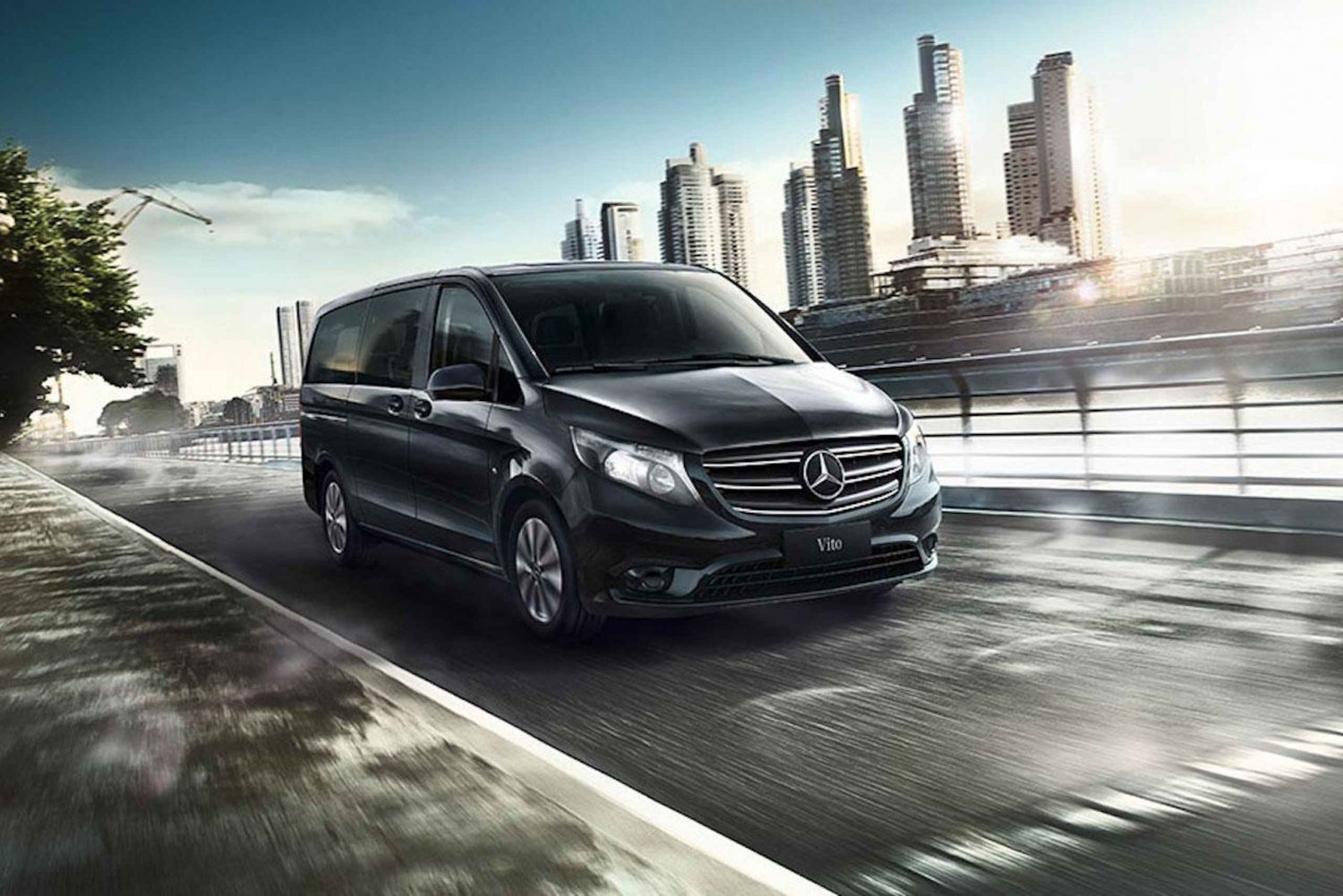 Barcelona:Private Transfer from PORT to the city Van Mercedes 7 pax