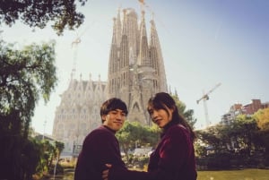 Barcelona: Professional Photoshoot Outside Sagrada Familia