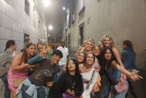 Barcelona: Katalanska nattlivet Pub Crawl Tour & VIP Club Inträde
