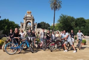 Barcelona: Entspannte und unterhaltsame Fahrradtour – Englisch gesprochen