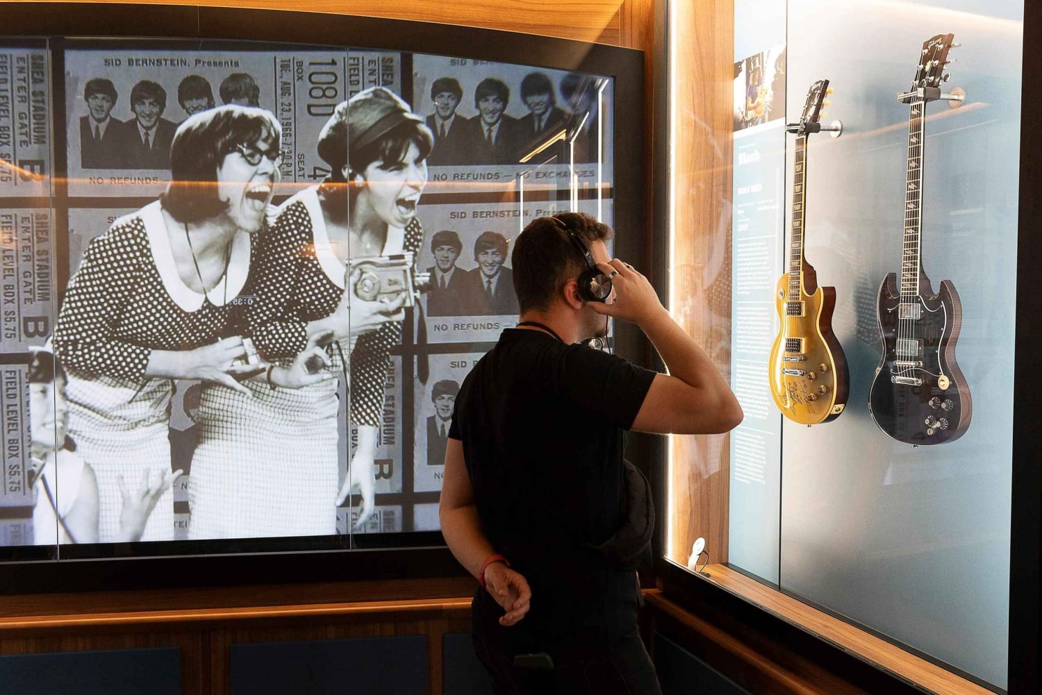 Barcelona: Museo del Rock - Sala de las Leyendas de la Guitarra