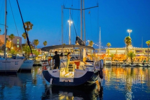 Barcelona: Cena Romántica y noche en camarote en velero