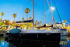 Barcelona: Cena Romántica y noche en camarote en velero