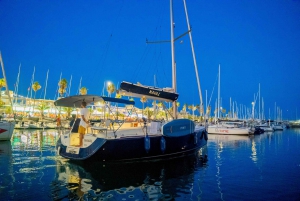 Barcelona: Cena Romántica y noche en camarote en velero