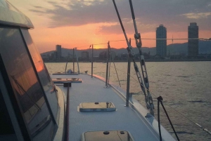 Sunset sailing & gin and tonic workshop in Barcelona