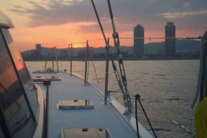 Barcelona: Romantic Sunset Cruise by Sailboat