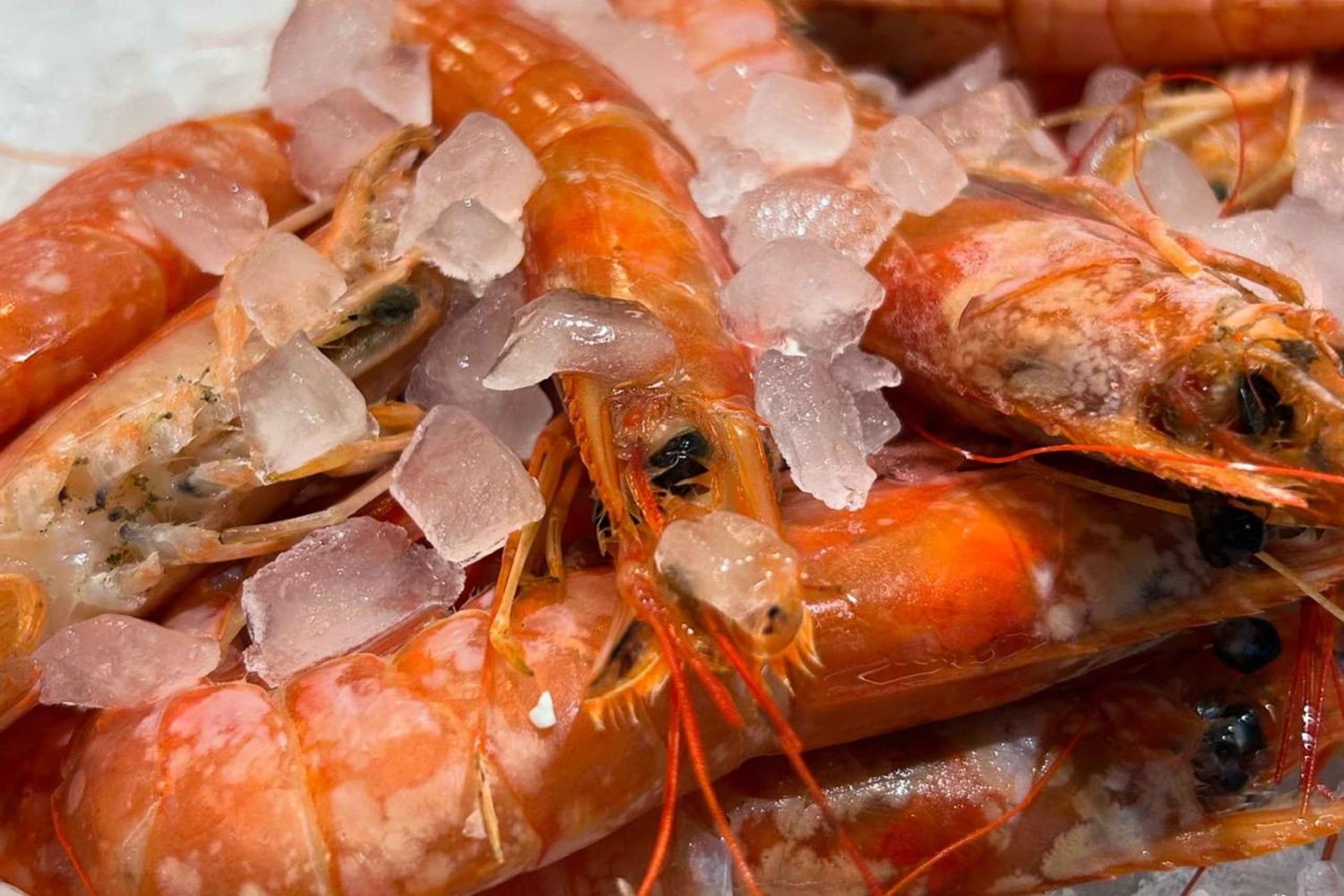 バルセロナのランチまたはディナーのタパスツアー：食と幸せをお届けします