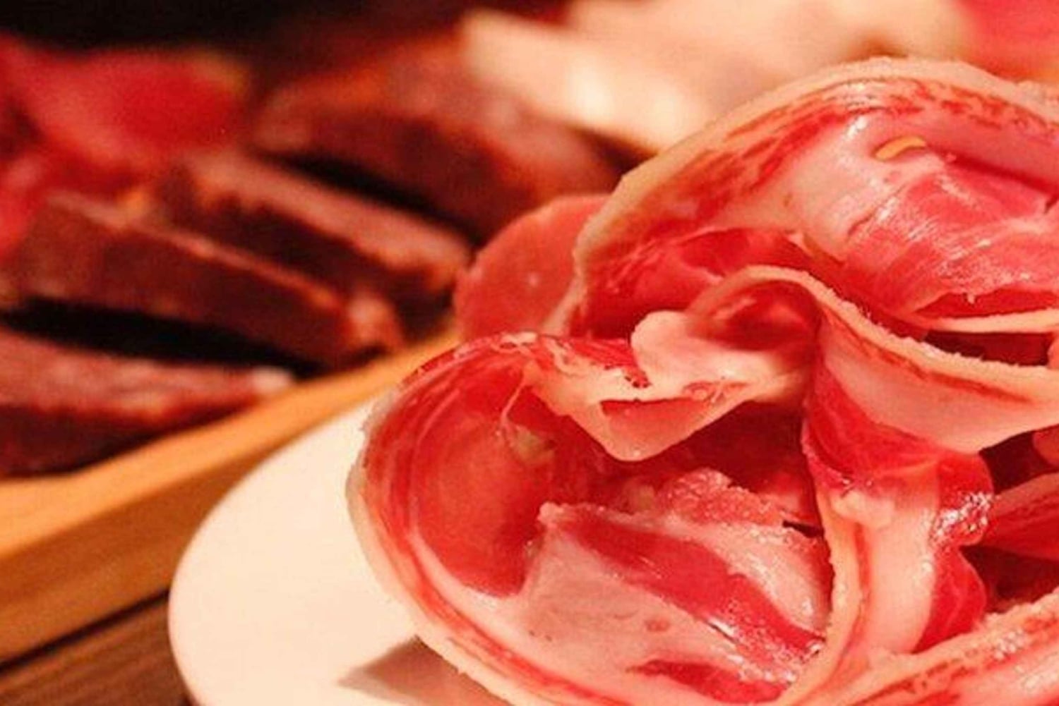 バルセロナのランチまたはディナーのタパスツアー：食と幸せをお届けします