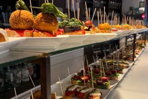 バルセロナのランチまたはディナーのタパスツアー：食と幸せをお届けします