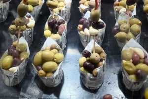 バルセロナのランチまたはディナーのタパスツアー：食と幸せをお届けします