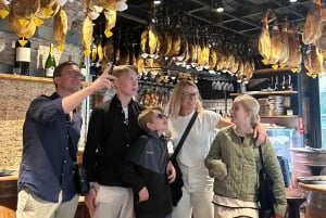 バルセロナのランチまたはディナーのタパスツアー：食と幸せをお届けします