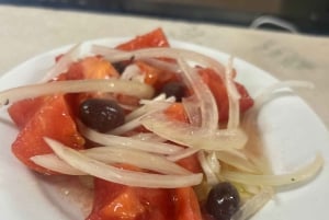 バルセロナのランチまたはディナーのタパスツアー：食と幸せをお届けします