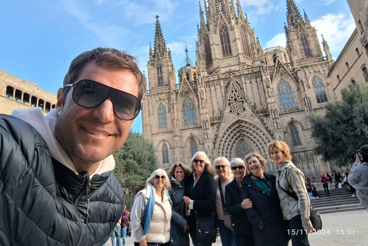 Barcelona: Sagrada Familia og byrundvisning med afhentning på hotel