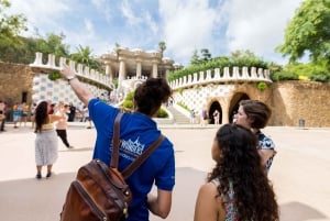 Barcelone : Visite guidée combinée de la Sagrada Família et du parc Güell