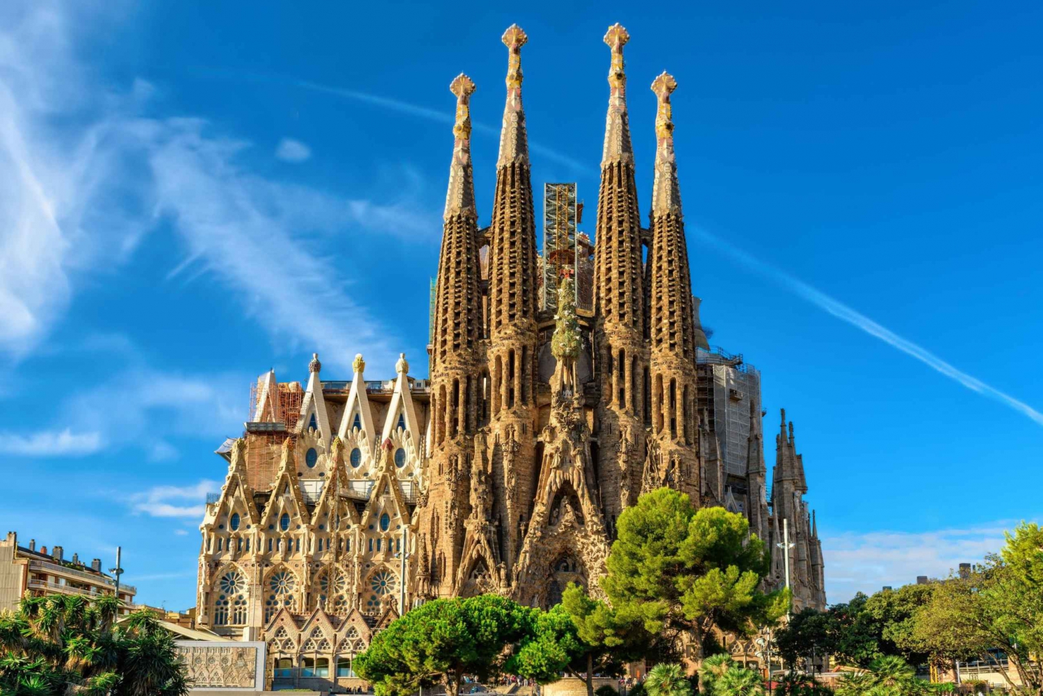 Barcelona: Sagrada Familia ja Güellin puisto ja hotellin nouto.