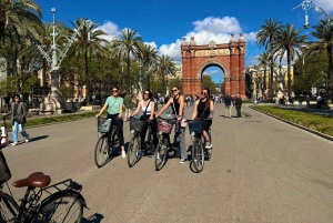 Barcelona: Passeio de bicicleta ou scooter elétrico pela Sagrada Família