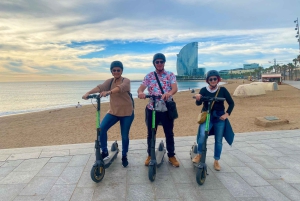 Barcelona: Passeio de bicicleta ou scooter elétrico pela Sagrada Família