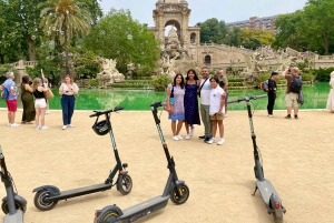 Barcelona: Passeio de bicicleta ou scooter elétrico pela Sagrada Família