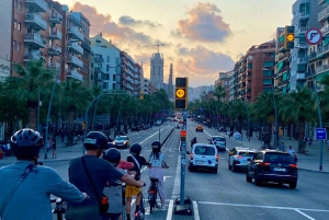Barcelona: Passeio de bicicleta ou scooter elétrico pela Sagrada Família
