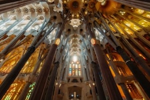 Barcelona: Sagrada Familia Abendtour mit Cava