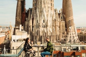 Barcelona: Sagrada Familia Avondtour met Cava