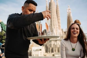 Barcelona: Sagrada Familia Avondtour met Cava
