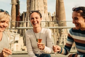 Barcelona: Sagrada Familia Avondtour met Cava