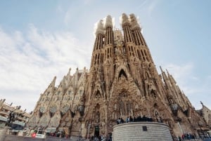 Barcelona: Sagrada Familia Avondtour met Cava