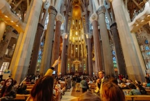 Barcelona: Sagrada Familia Avondtour met Cava