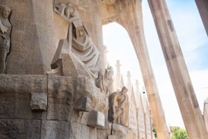Barcellona: Tour guidato veloce della Sagrada Familia