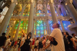 Barcelona - Sagrada Familia Sagrada Familia Fast Track Guidad tur