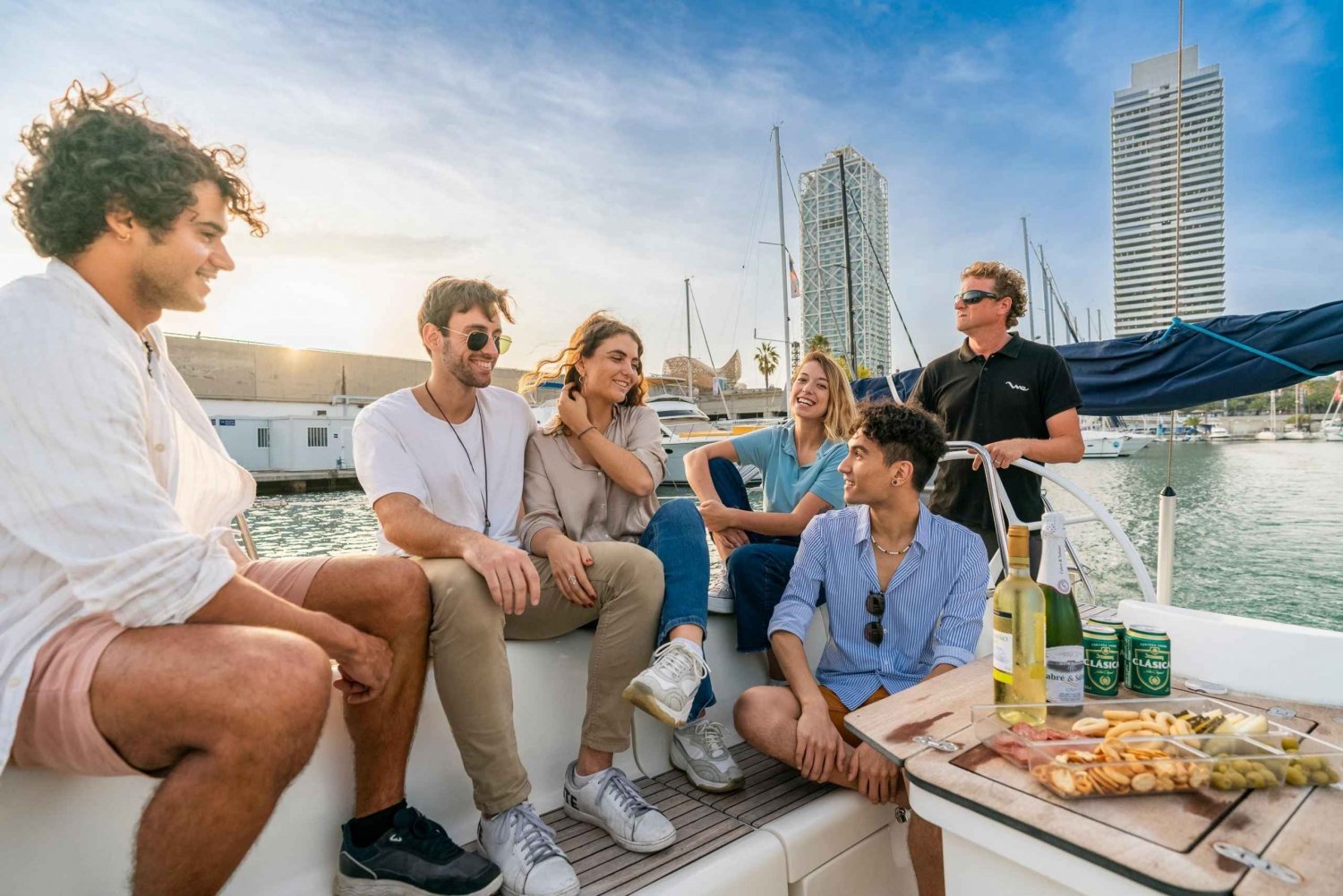 Barcelona: Zeiltocht van 1 uur, privéboot met open bar