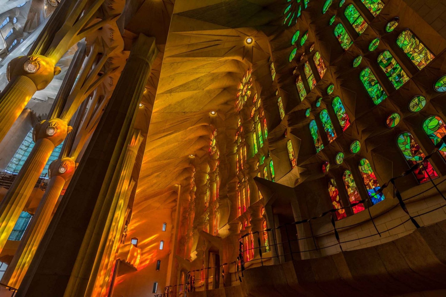 Barcelona: Sagrada Familia Guided Tour in Spanish