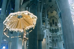 Barcelona: Sagrada Familia Guided Tour with Entry Ticket