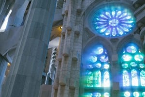 Barcelona: Sagrada Familia Guided Tour with Entry Ticket