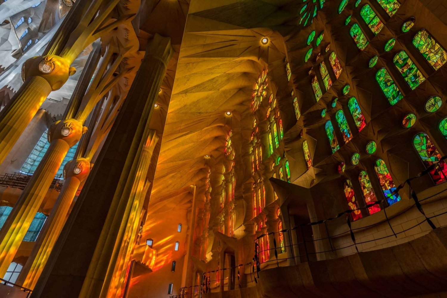 Barcelona: Sagrada Familia Guided Tour with Express Entry