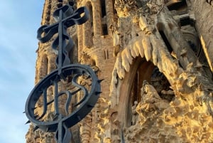 Barcelona: Sagrada Familia Guided Tour with Express Entry