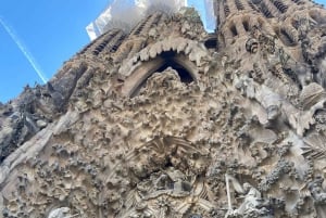 Barcelona: Sagrada Familia Guided Tour with Express Entry