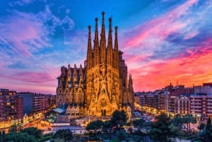 Barcellona: tour guidato della Sagrada Familia con accesso alle torri