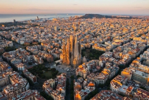 Barcellona: tour guidato della Sagrada Familia con accesso alle torri