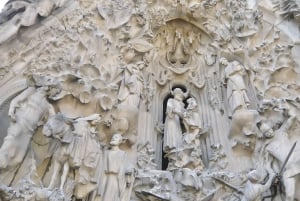 Visite d'une demi-journée de Barcelone et de la Sagrada Familia avec prise en charge à l'hôtel