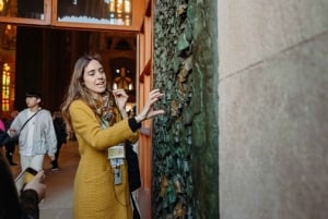 Barcelona: Sagrada Familia Highlights Tour