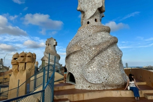 Barcellona: Tour della Sagrada Familia, La Pedrera e degustazione di Cava