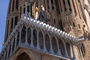 Barcelona: Omvisning i Sagrada Familia, modernismen og gamlebyen