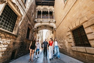 Barcelona: Omvisning i Sagrada Familia, modernismen og gamlebyen
