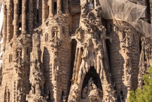 Barcelona: Omvisning i Sagrada Familia, modernismen og gamlebyen