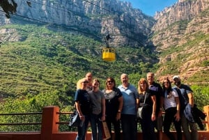 Barcelona: Sagrada Familia & Montserrat kokopäiväinen nouto