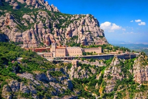 Barcelona: Sagrada Familia & Montserrat kokopäiväinen nouto