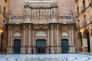 Barcelona: Sagrada Familia & Montserrat kokopäiväinen nouto