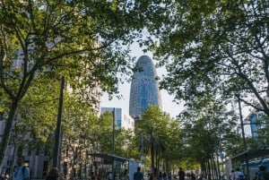 Barcelona: Sagrada Familia lub wycieczka rowerowa lub e-rowerem po mieście